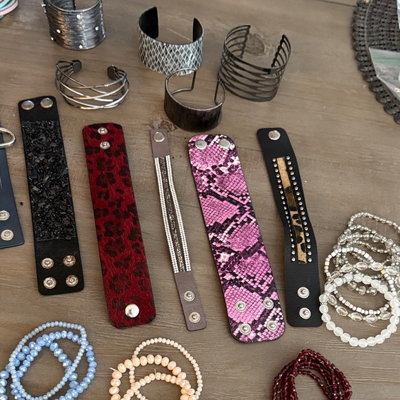 Lot of 34 Paparazzi Colorful Bracelet Collection - Picture 4 of 7